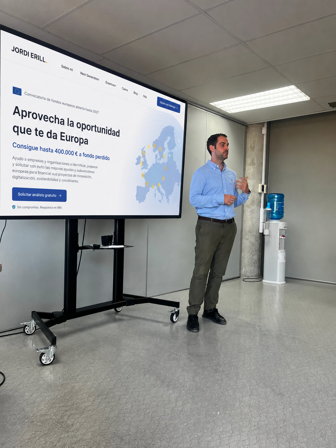 Jordi Erill explicando el programa de fondos europeos en una ponencia